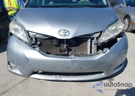 2012 Toyota Sienna Le V6 8 Passenger z USA, uszkodzony, nr VIN 5TDKK3DC9CS279815